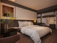 Zhenyuan H·hotel Homestay (Zhenyuan Ancient Town New Bridge) - parcheggio