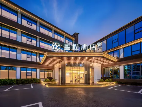 Starway Hotel (Nanchong Jialing Zhonghong International) - parkir