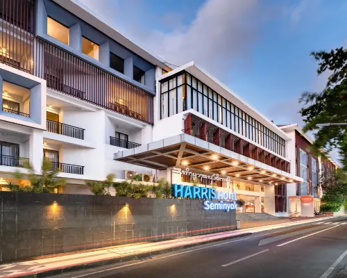 Harris Hotel Seminyak Hotels near Laksmana