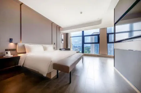 Atour Hotel (Guiyang Guanshanhu Park Xingyi Road) Отели рядом с достопримечательностью «Guizhou Polytechnic College of Communications North Campus Books Information Building»