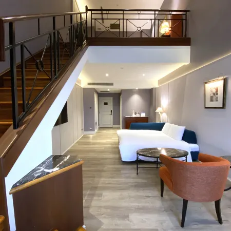 Lakeshore Hotel