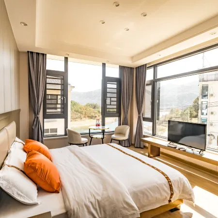 Xiandao Lake Four Seasons Lakeside Hotel (Sky City Scenic Area)