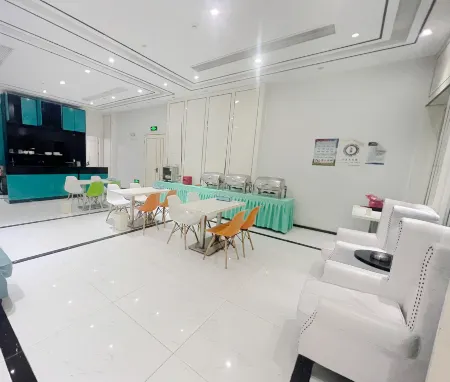 Geli Hotel (Jikang South Road Mingbang Academy, Mengcheng County, Bozhou City) Отели рядом с достопримечательностью «Mengcheng Confucian Temple»