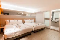 오렌지 프리미어 호텔 타만 세가르 Altitude 236 주변 호텔