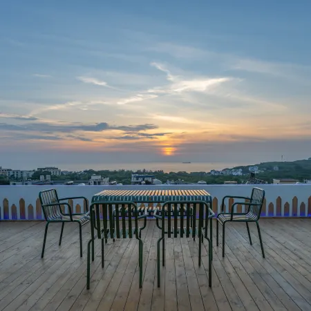 Weizhou Island Xinya Juzhu B&B (Nanwan Street Shiluokou Beach Scenic Area)