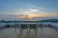 Weizhou Island Xinya Juzhu B&B (Nanwan Street Shiluokou Beach Scenic Area)
