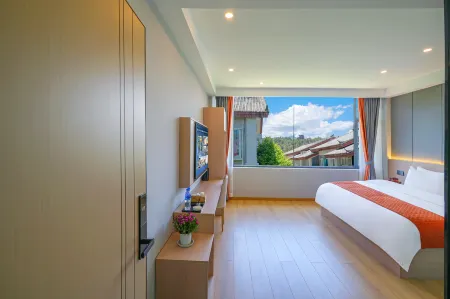 Moon Bay Boutique Hotel