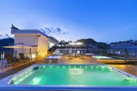 Shiercheng·Pushangxian Inn (Furong Town Great Waterfall)