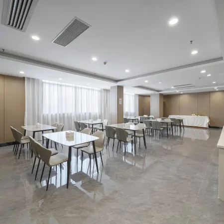 Yeste Hotel (Wuzhou Teng County Hedong Cultural Square)
