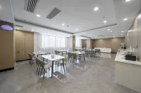 Yeste Hotel (Wuzhou Teng County Hedong Cultural Square) فنادق في مديرية تنغ
