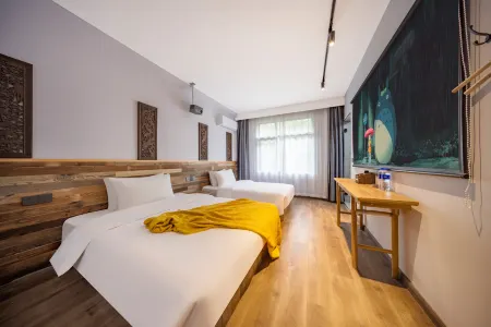 Chengshi Xiaoshe (Jinyun Tourist Transport Distribution Center, Wandi Square Branch) Отели рядом со станцией Jinyun West Railway Station