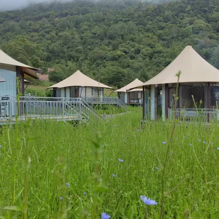 Baoxing Jiawa Aliye Luxury Holiday Camp