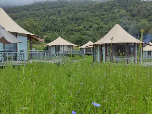 Baoxing Jiawa Aliye Luxury Holiday Camp