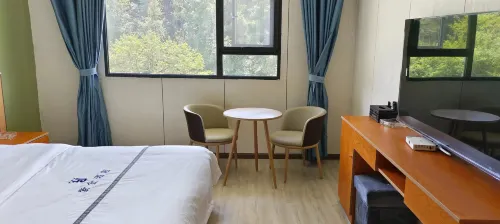 Xuanhan Zijin Hotel