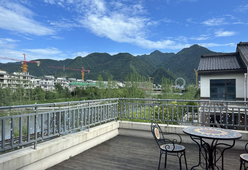 Modengxian Private Tang Homestay (Taibaishan Branch)(莫等闲·私汤民宿（太白熙岸店）) 후기, 예약 및 특가 확인 - 메이현 호텔... 