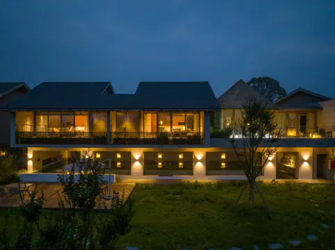 成都溫江右岸天鵝湖民宿