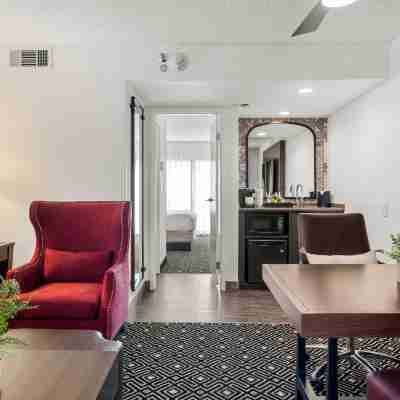 洛杉磯國際機場南安泊套房酒店 Rooms