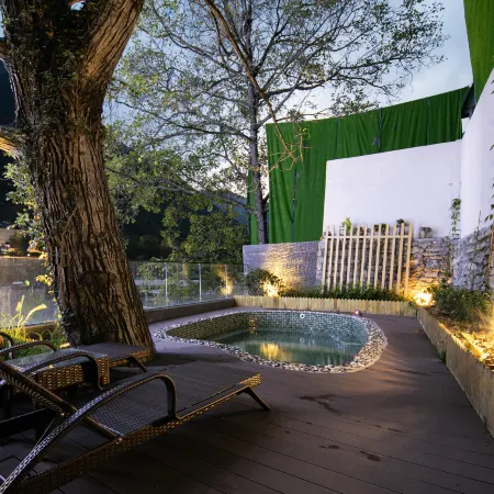 Bipenggou Yunman Redwood Hot Spring Hotel