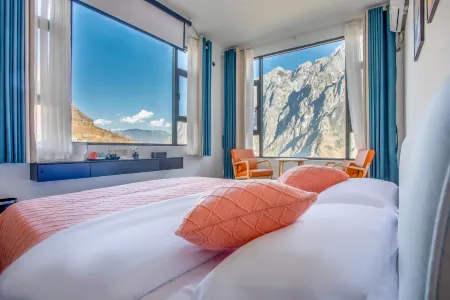 Shangri-La Tiger Leaping Gorge Qiyan Guanshan Boutique Homestay Отели рядом с достопримечательностью «First bay of the Yangtze River»