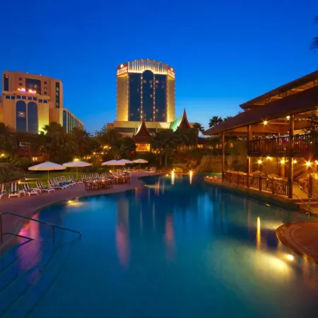 Gulf Hotel Convention and SPA Отели рядом с достопримечательностью «Хура»