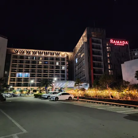 Ramada by Wyndham Jeju Hamdeok Отели рядом с достопримечательностью «Пляж Хамдеок»