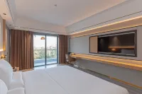Twin Tower Star Holiday Hotel (Splashing Square Jiangbian Night Market)
