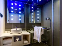 Novotel Bangkok on Siam Square Hotels near SEA LIFE Bangkok Ocean World