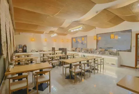 Royal Bay Hotel (Zhuhai Baiteng Lake) Отели рядом с достопримечательностью «Crocodile Island»