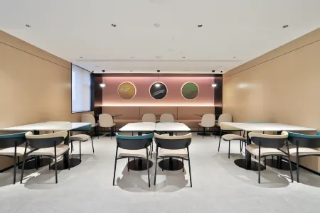 Ni Hao Hotel (Jilin Caifu Plaza) Отели рядом с достопримечательностью «Jihai Railway Terminal Former Site»