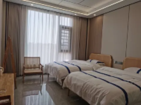 Dong  Xing  Qi  Dao  Hai  Bian  Xiao  Yuan
