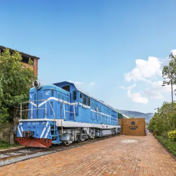 Shifang Yunxuan Railway Hotel
