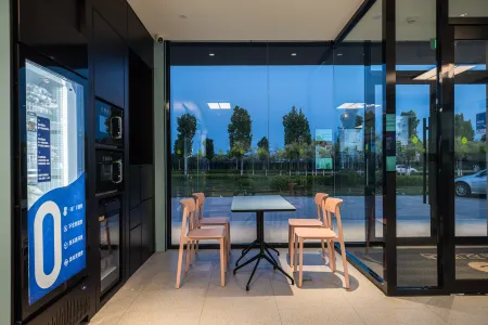 Hi Inn Hotel (Tianjin Xinguozhan Haihe Technology Park) Отели рядом с достопримечательностью «Tianjin Occupation Skill Public Training Center Gymnasium»