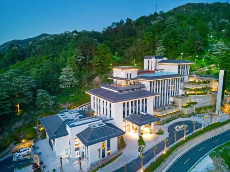 Moonlight Inn Resort Hotel Отели в г. Ичунь