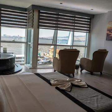 Pasaport Pier Hotel
