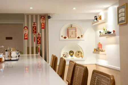 Zhennan Teabar Hotel