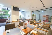 Metro Park View Hotel Kota Lama Semarang - breakfast