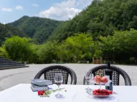 Zhongzhou Yilu Resort Hotels in Luanchuan
