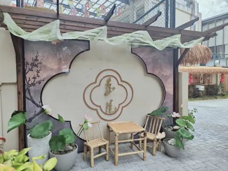 ZiYuan Lake View B&B Отели рядом с достопримечательностью «Qixingyan Archway Square»