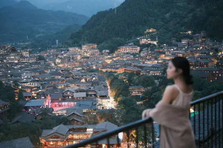 Seven Letters · Zhanyue Hotel Отели рядом с достопримечательностью «No.4 Fengyu Bridge»