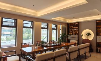 Interstate Honghu Hotel