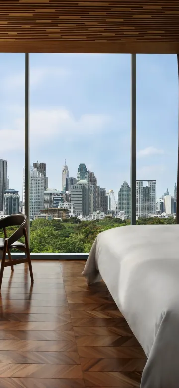 ห้องโซ สวีท 1 ห้องนอน 1 เตียงคิงไซส์ วิวสวนลุมพินีหรือวิวเมือง พร้อมสิทธิประโยชน์คลับซิกเนเจอร์
