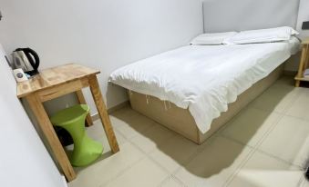 Ebai Chain Hotel (Shanghai Hongqiao Railway Station Exhibition Center Branch)