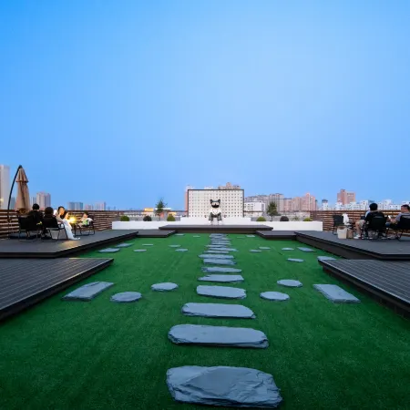 Tangyu Starry Sky Terrace Garden Hotel (Luoyang Railway Station Subway Station Branch)