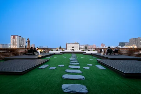 Tangyu Starry Sky Terrace Garden Hotel (Luoyang Railway Station Subway Station Branch) Отели рядом с Аэропорт Люян