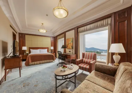 Lakeview Xuanwu Hotel