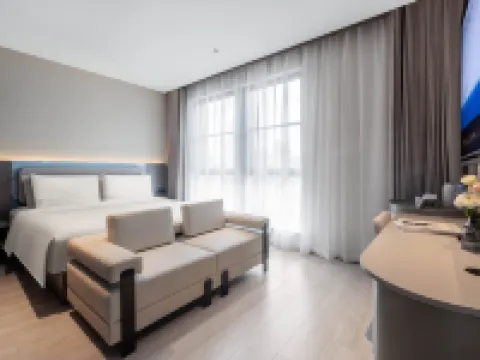 Atour Light Hotel Shanghai Bund Dashijie MetroStation (Great World) Hotel berhampiran The Bund