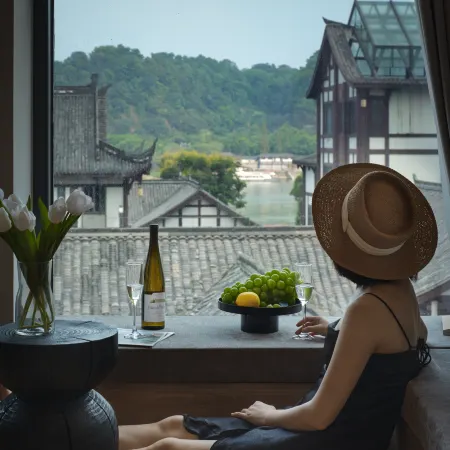 Leshan L Private Soup River View Hotel · City Vacation