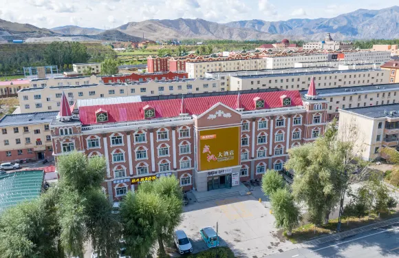 可可託海盛楓大酒店