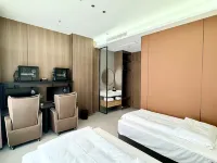 Shibaiyun E-Sports Hotel (Xincheng City Plaza) - 2-Star