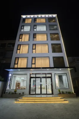Dolphin White House Boutique Homestay Hotels in Qi'ao Island